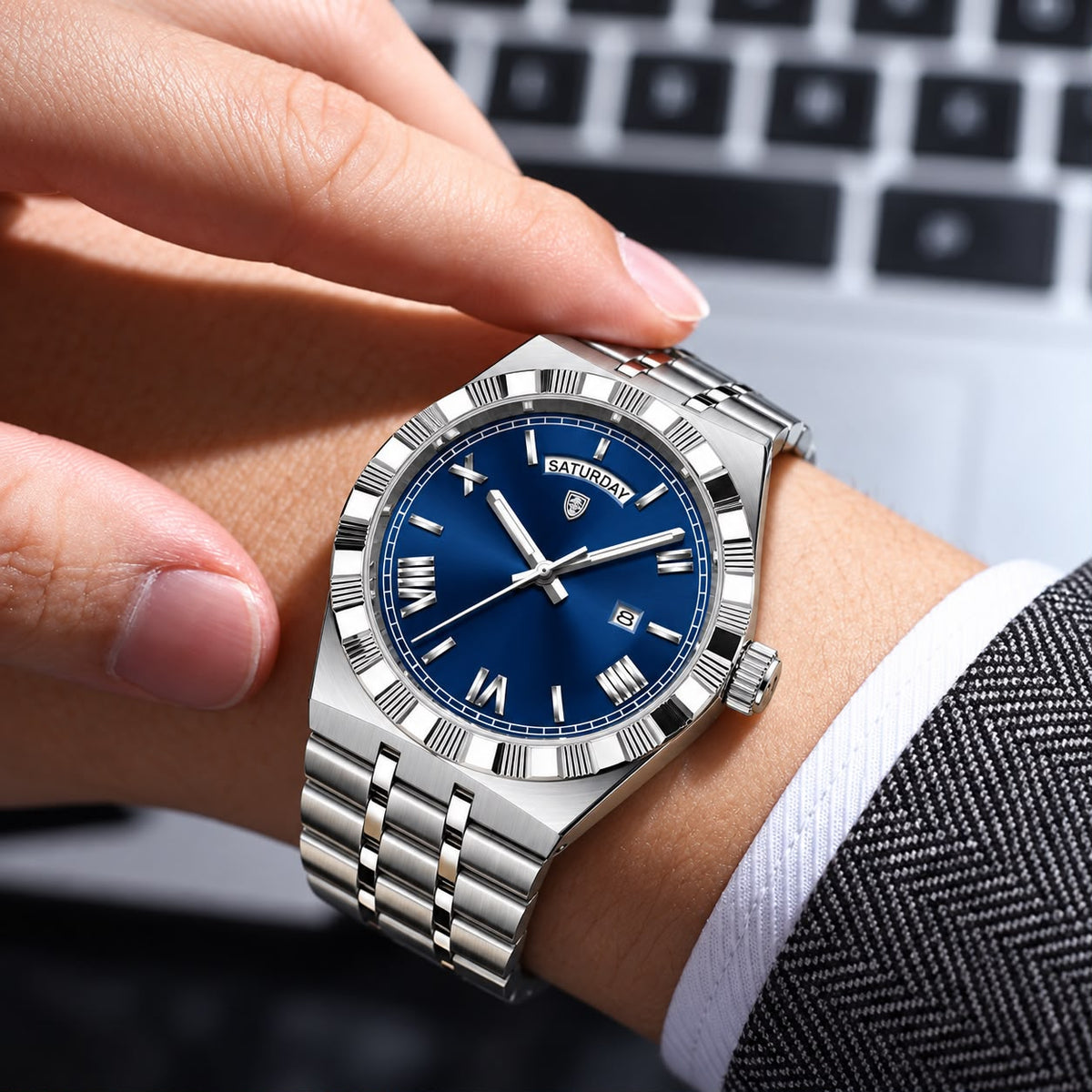 Luminous Day-Date Quartz Watch – Stainless Steel Bracelet
